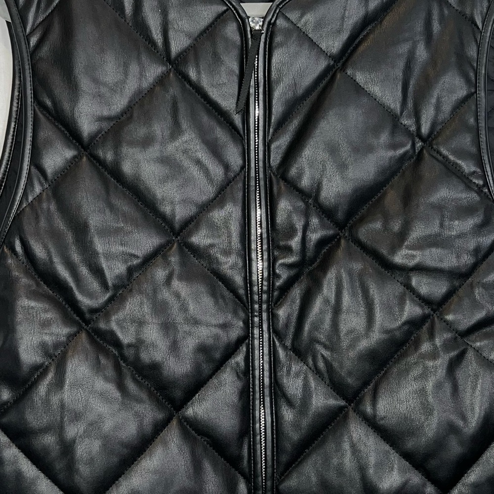 Black Mango Quilted leather vest with pockets and side slits - Picture 13 of 14